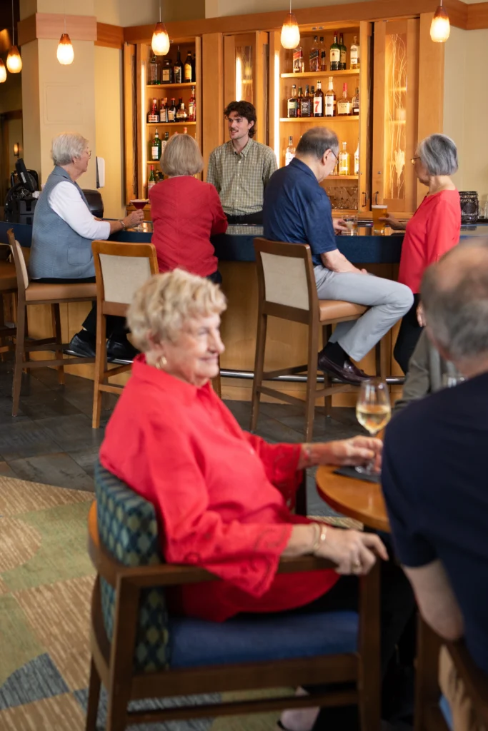 seniors dining at Timber Ridge