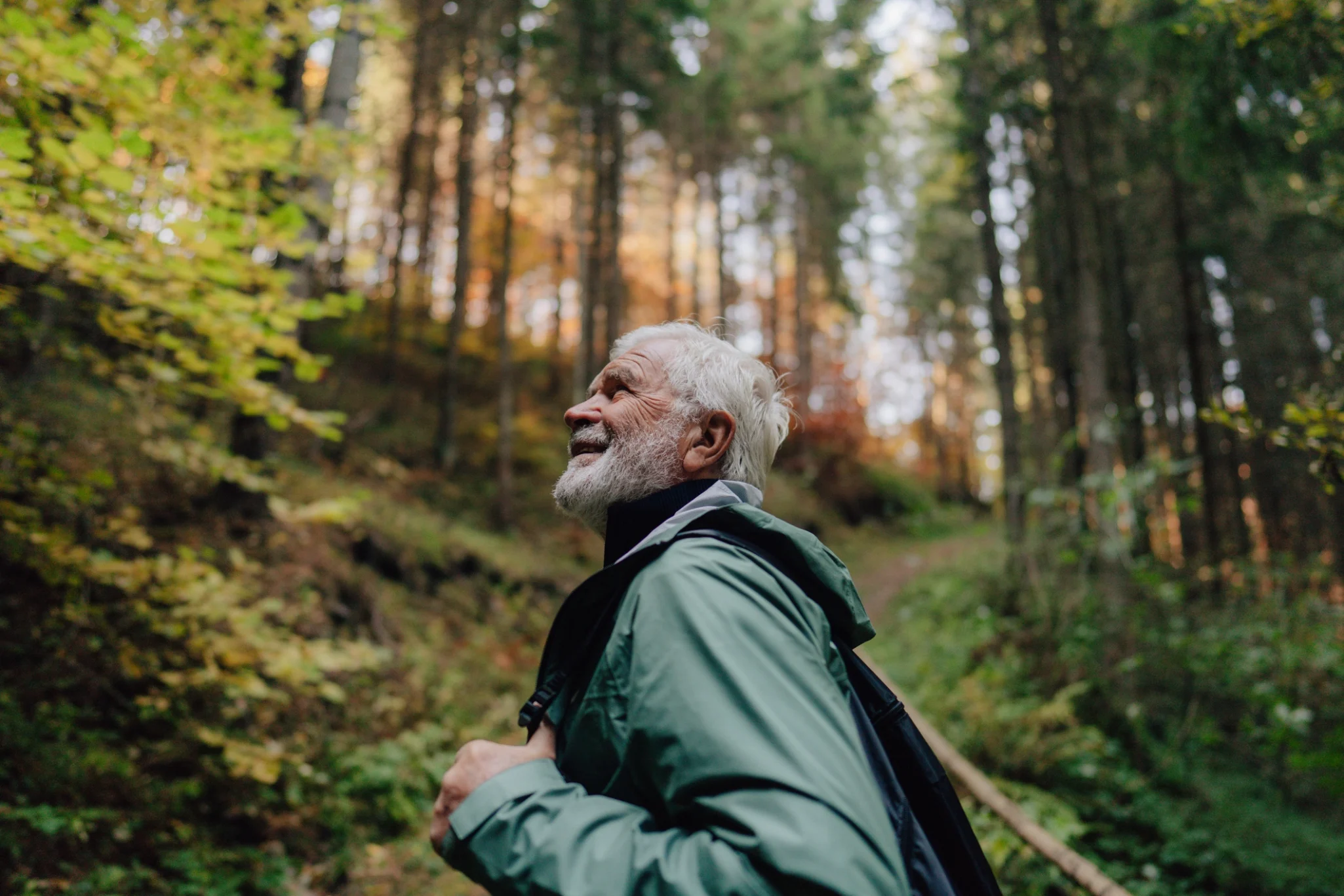 senior man enjoying the benefits of nature for seniors in Issaquah, WA.